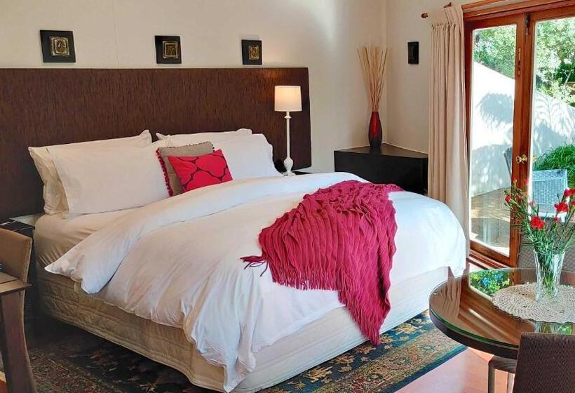 Deluxe Suite King Bed, Moon Gate Villa