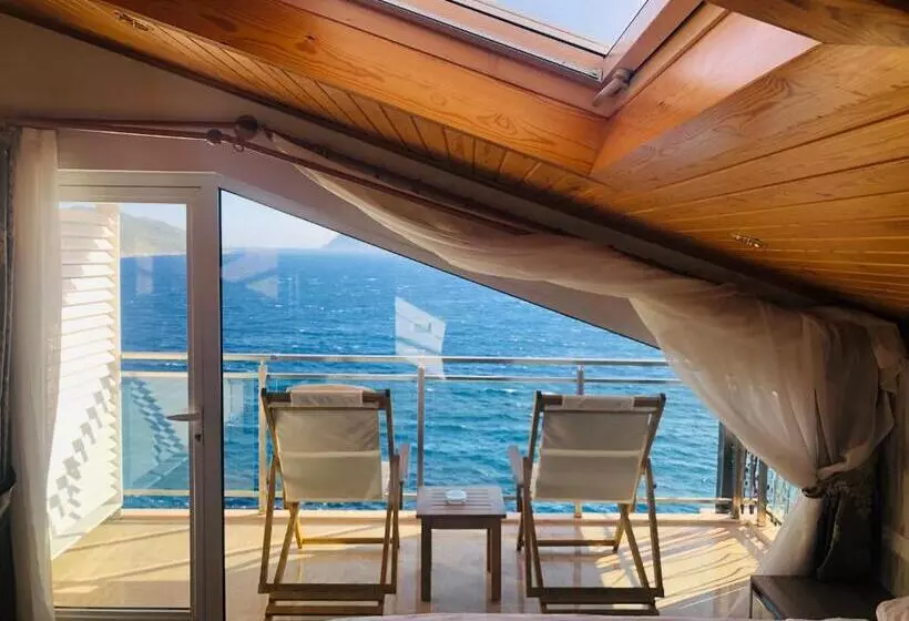 Camera Standard con Balcone, Narr