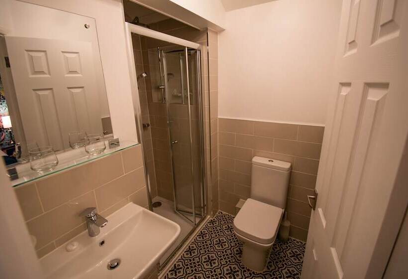 غرفة قياسية, The Royal George