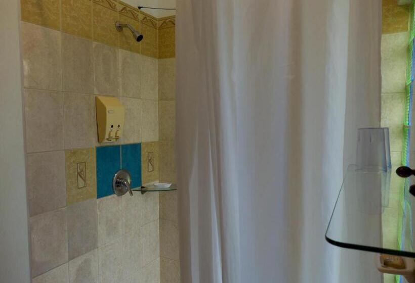 חדר דחוקס עם מיטת קינג, Rumors Resort