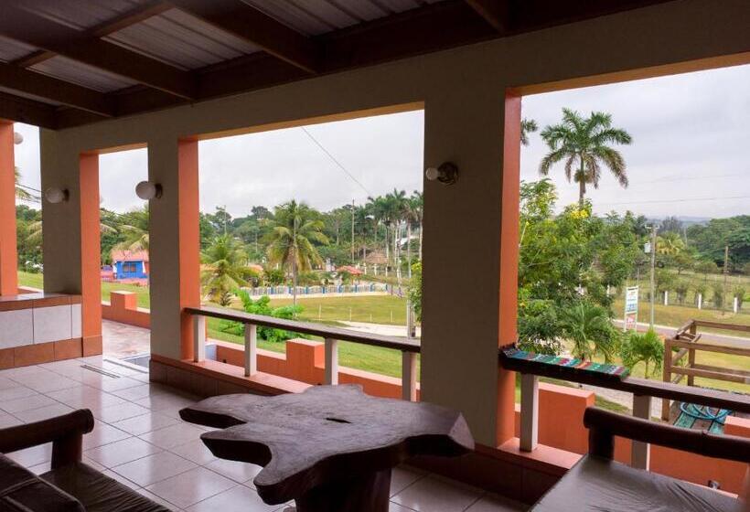 חדר סטנדרט לשלושה, Rumors Resort