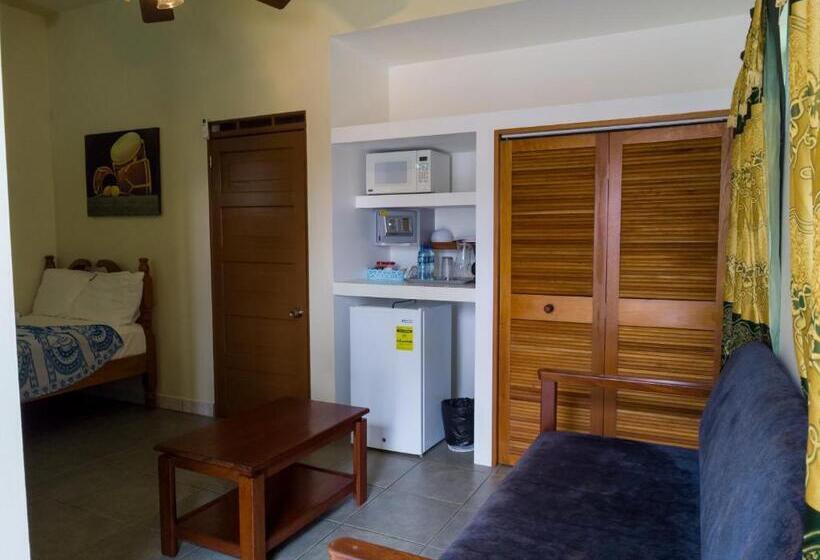 חדר דלוקס לשלושה, Rumors Resort