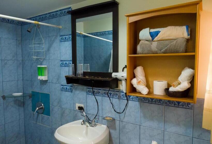 חדר דלוקס לשלושה, Rumors Resort