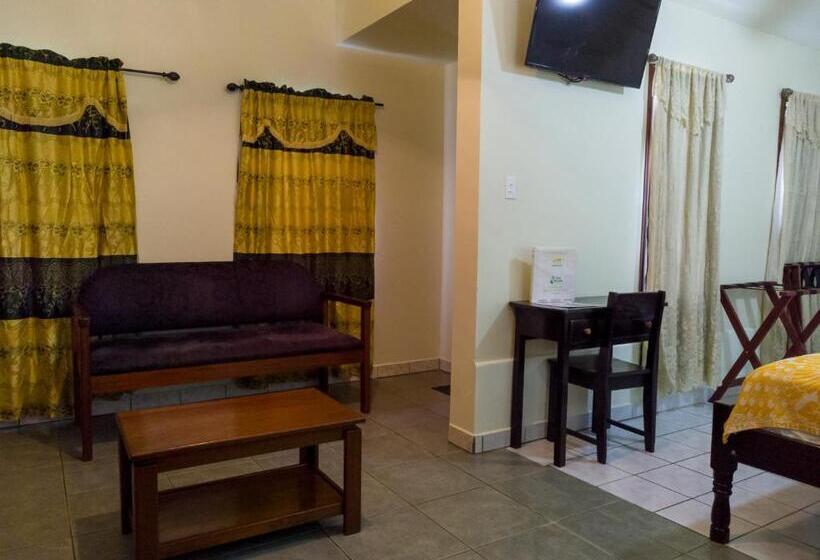 חדר דלוקס לשלושה, Rumors Resort