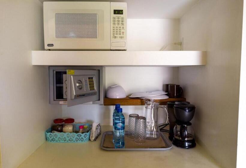 חדר דלוקס לשלושה, Rumors Resort