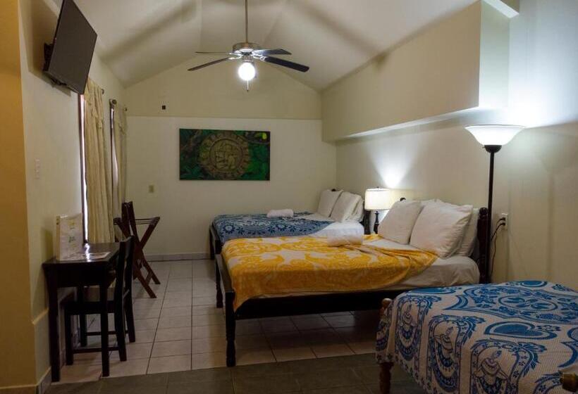 חדר דלוקס לשלושה, Rumors Resort