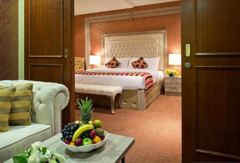 سوییت جونیور, Sapphire Plaza