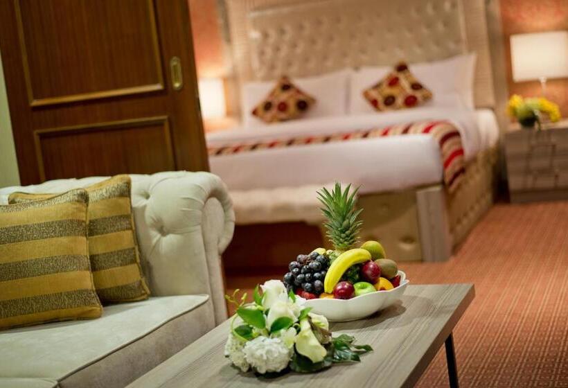 سوییت جونیور, Sapphire Plaza