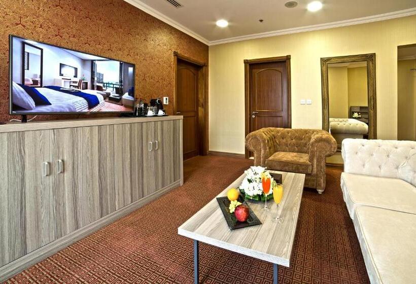 سوییت اجرایی, Sapphire Plaza