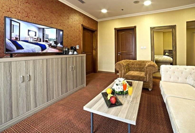 سوییت اجرایی, Sapphire Plaza