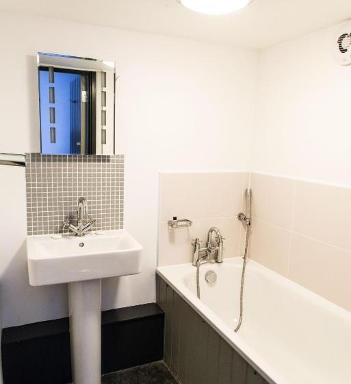 غرفة قياسية, The Red Lion