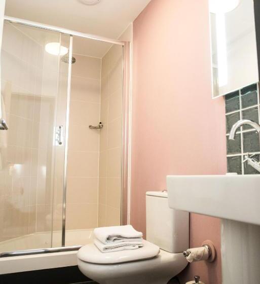 غرفة قياسية, The Red Lion