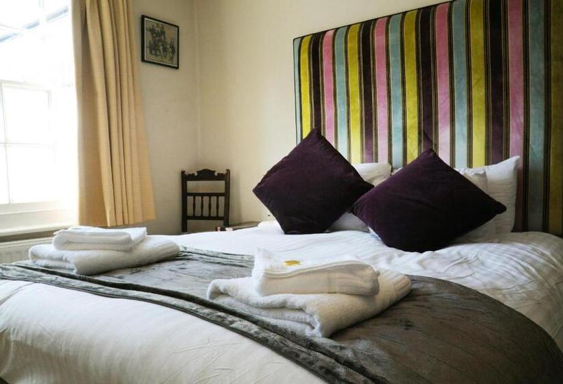 غرفة سوبيريور, The Red Lion