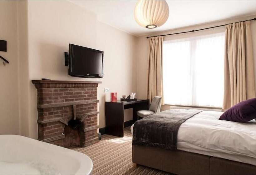 غرفة سوبيريور, The Red Lion