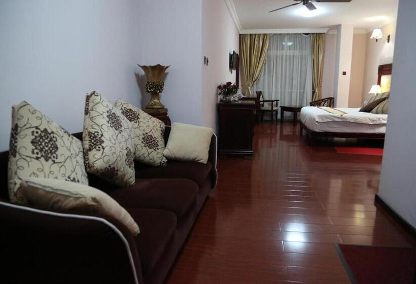 اتاق لوکس, Trinity