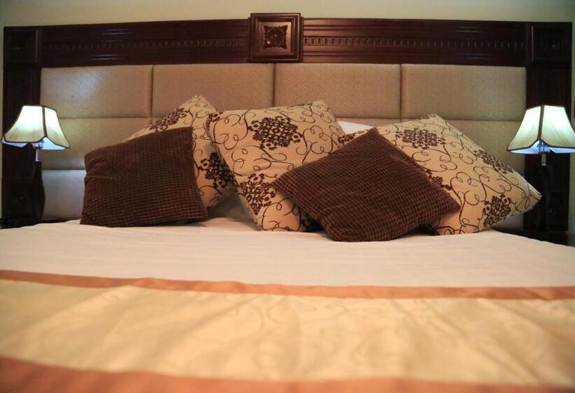 اتاق لوکس با بالکن, Trinity