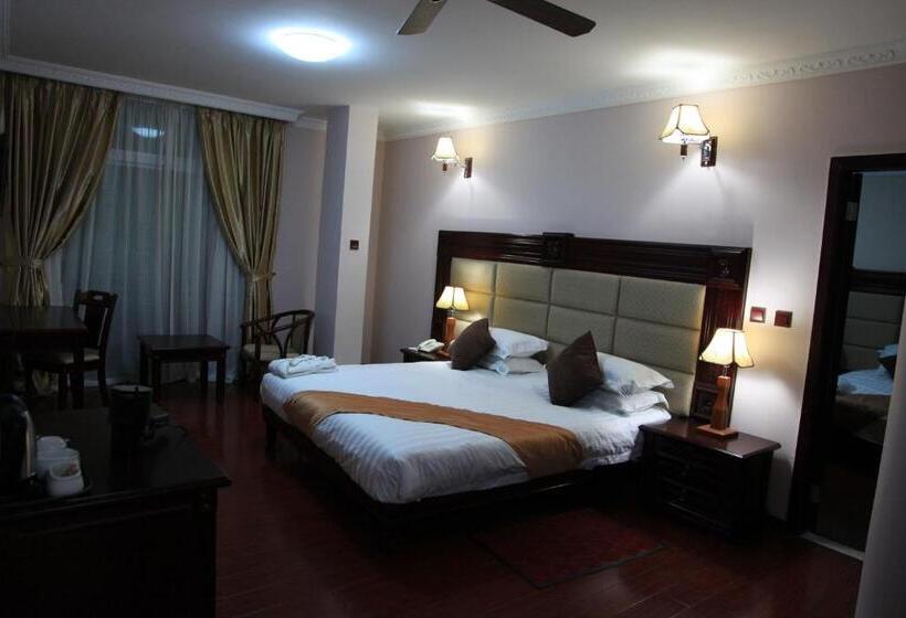 اتاق لوکس با بالکن, Trinity