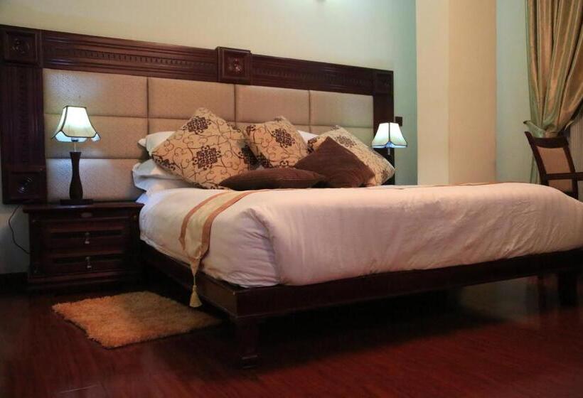 اتاق لوکس با بالکن, Trinity