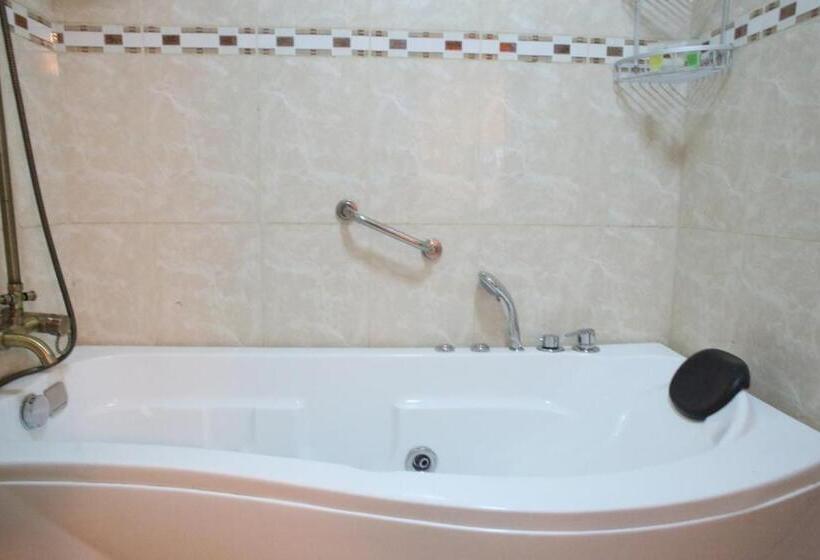 سوییت جونیور با بالکن, Trinity