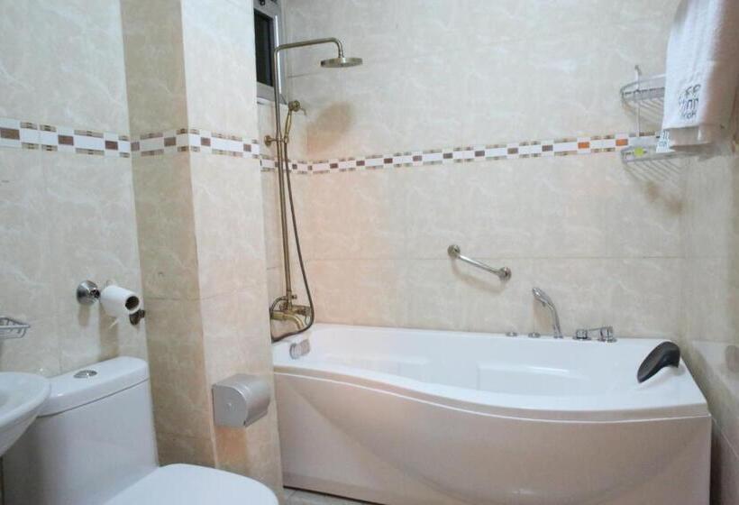 سوییت جونیور با بالکن, Trinity