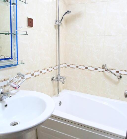 اتاق استاندارد یک نفره, Trinity