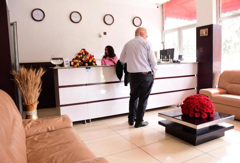 اتاق لوکس با بالکن, Trinity