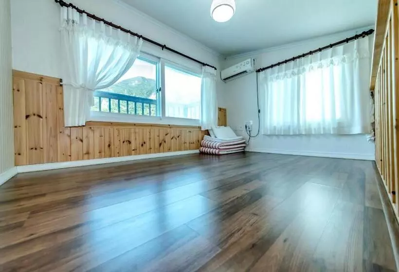 1ベッドルームドゥプレックスアパートメント, Mirvill Pension