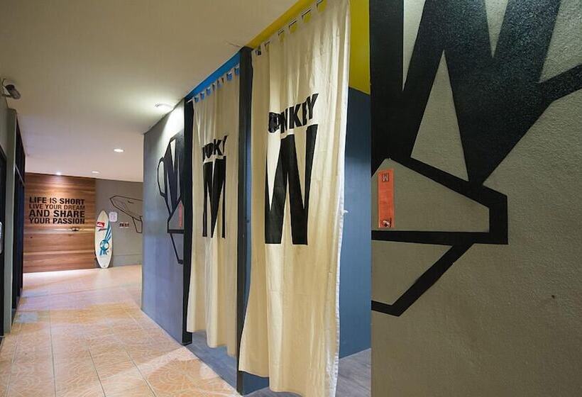 ルームシェアのワンベッド, Monkey Dive Hostel Khaolak