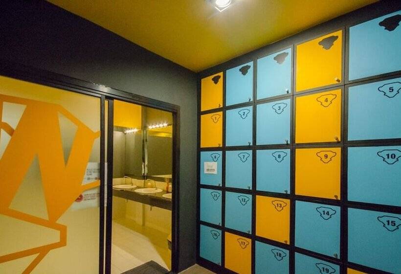 ルームシェアのワンベッド, Monkey Dive Hostel Khaolak