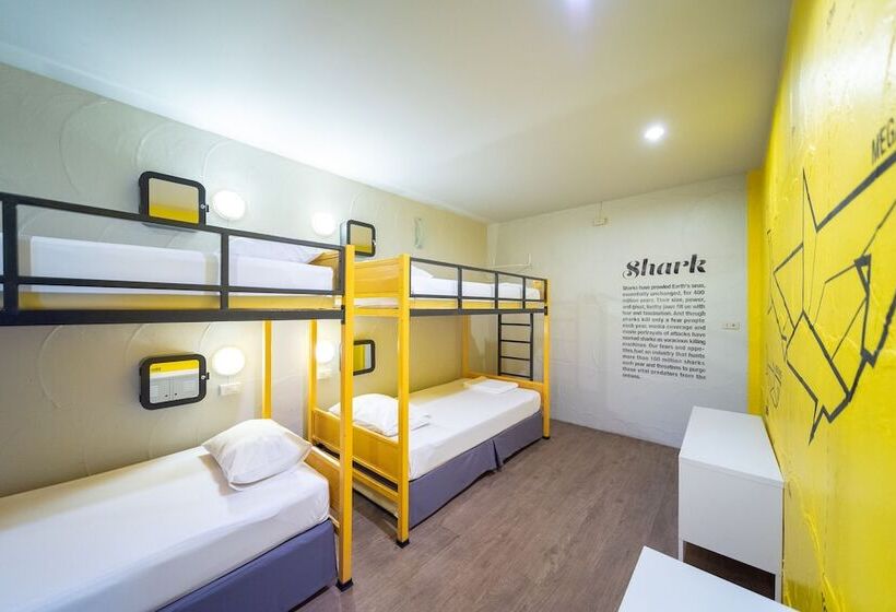 ルームシェアのワンベッド, Monkey Dive Hostel Khaolak