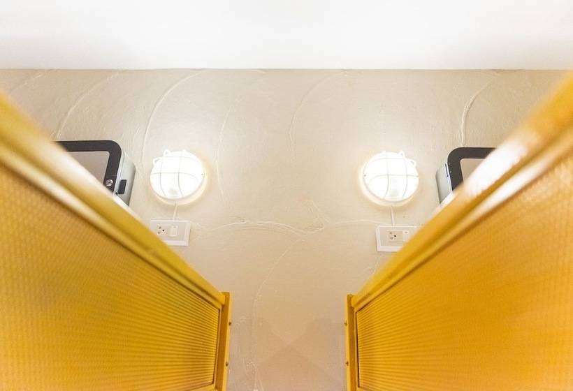 ルームシェアのワンベッド, Monkey Dive Hostel Khaolak