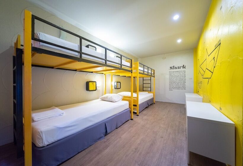 Кровать в Общей Комнате, Monkey Dive Hostel Khaolak