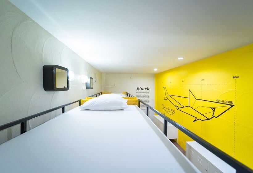 ルームシェアのワンベッド, Monkey Dive Hostel Khaolak