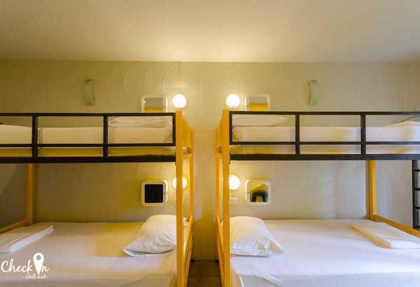 Кровать в Общей Комнате, Monkey Dive Hostel Khaolak