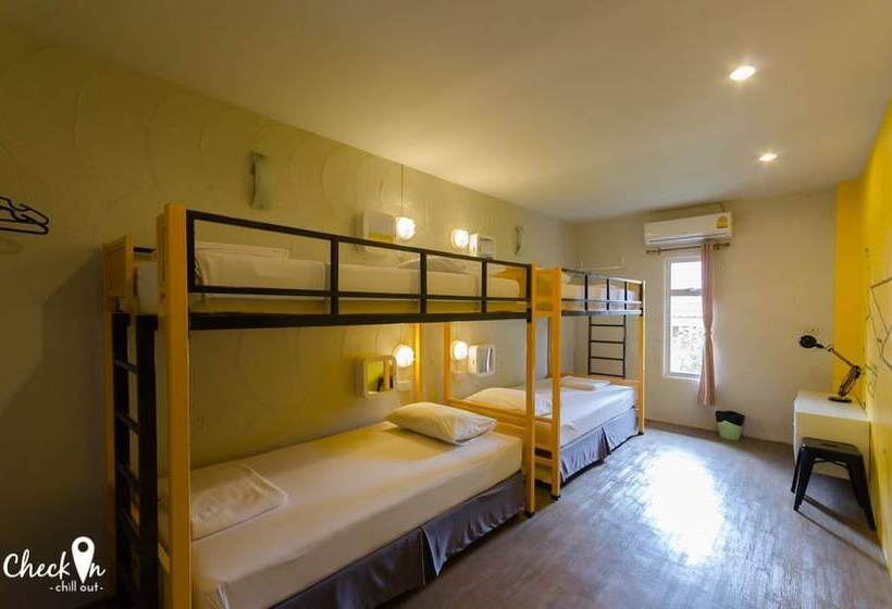 ルームシェアのワンベッド, Monkey Dive Hostel Khaolak