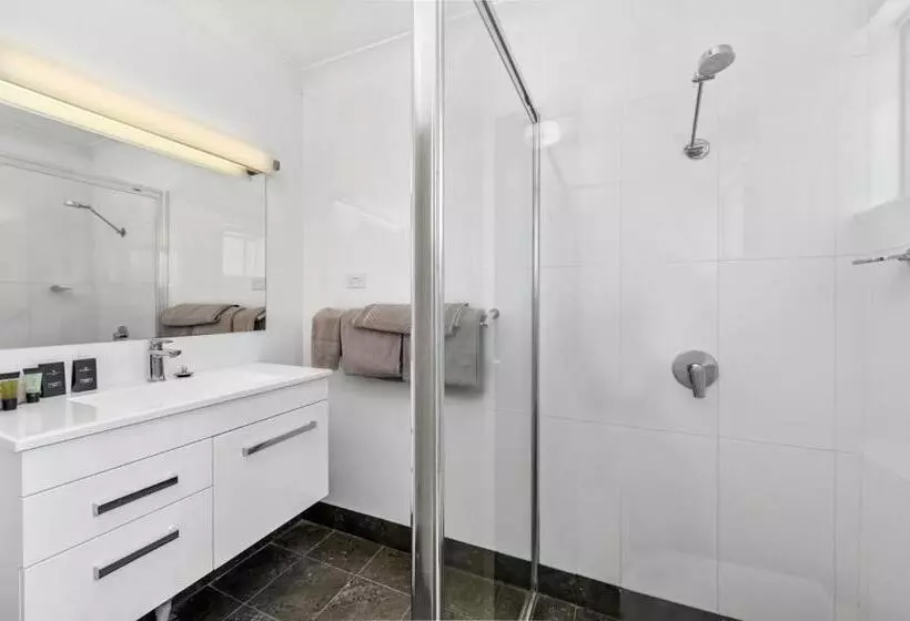 سوئیت پریمیوم, Quality Inn Ashby House Tamworth