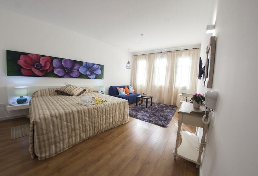 Monolocale Deluxe, Operetta House