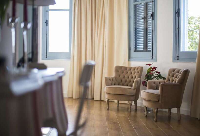 Monolocale Deluxe, Operetta House