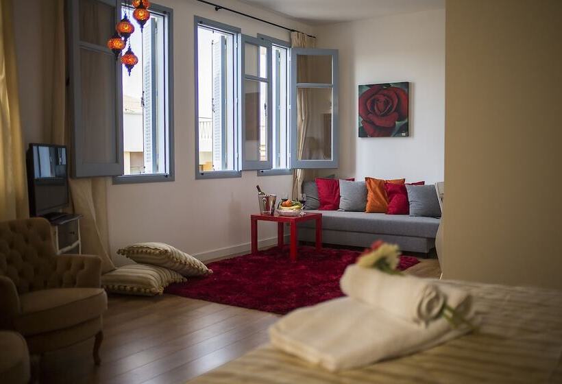 Monolocale Deluxe, Operetta House