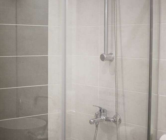 Monolocale Deluxe, Operetta House