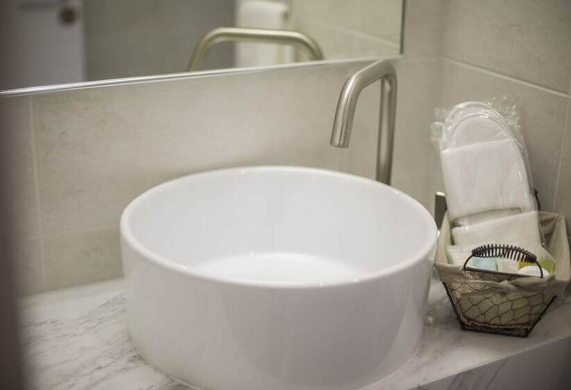 Monolocale Deluxe, Operetta House