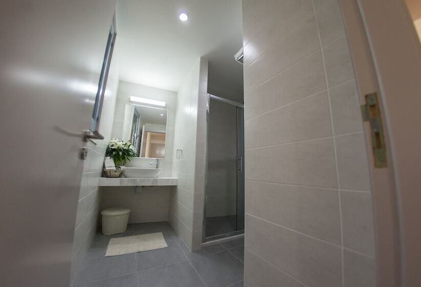 Monolocale Deluxe, Operetta House