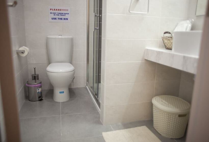 Monolocale Deluxe, Operetta House