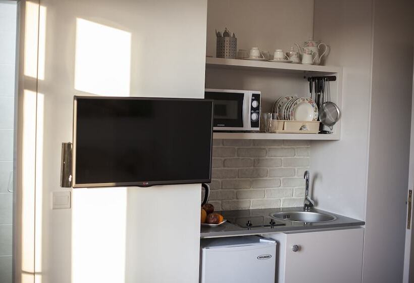 Monolocale Deluxe, Operetta House