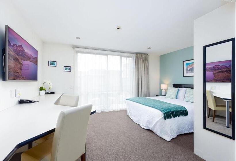 标准工作室, Palazzo Motor Lodge