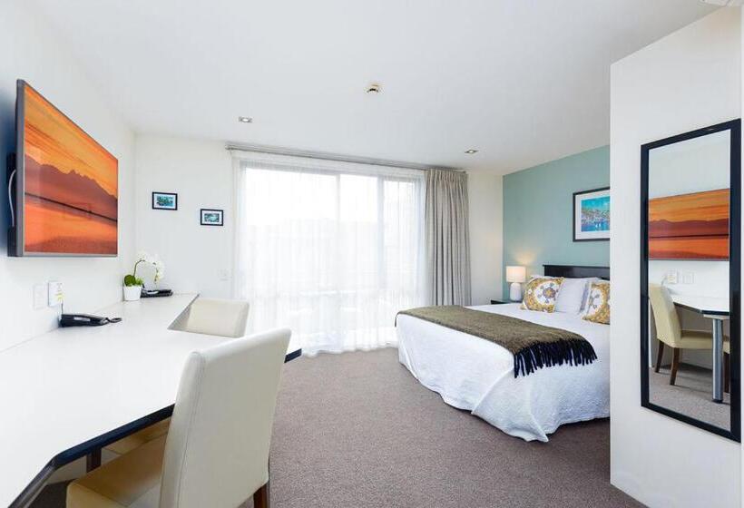 标准工作室, Palazzo Motor Lodge