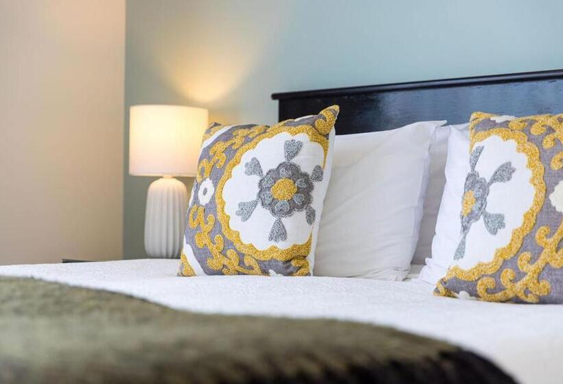 标准工作室, Palazzo Motor Lodge