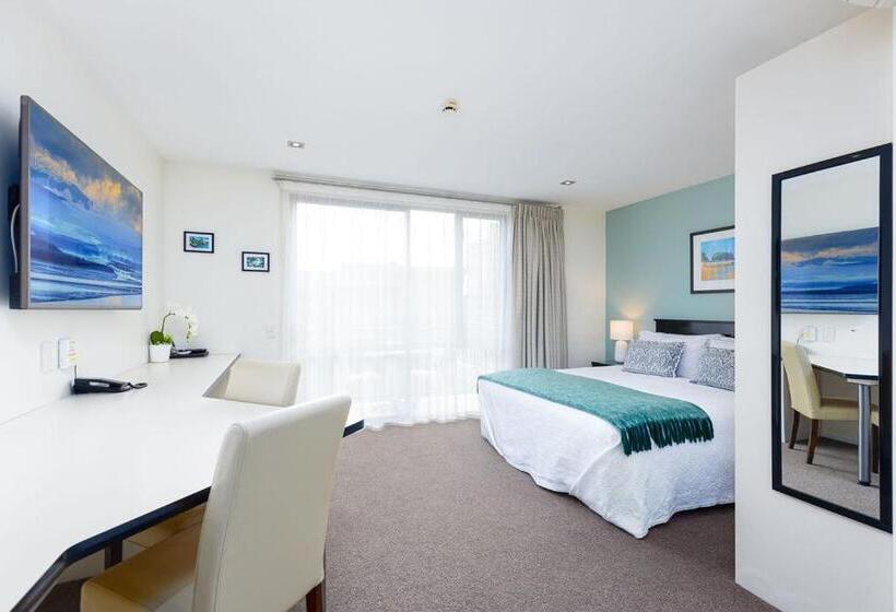 标准工作室, Palazzo Motor Lodge