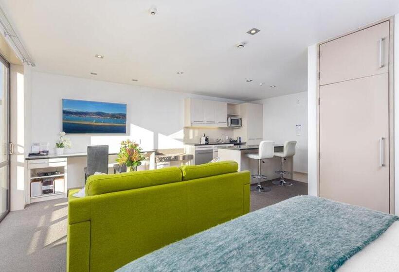 管理人员工作室, Palazzo Motor Lodge