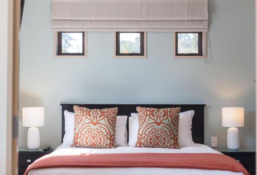 管理人员工作室, Palazzo Motor Lodge